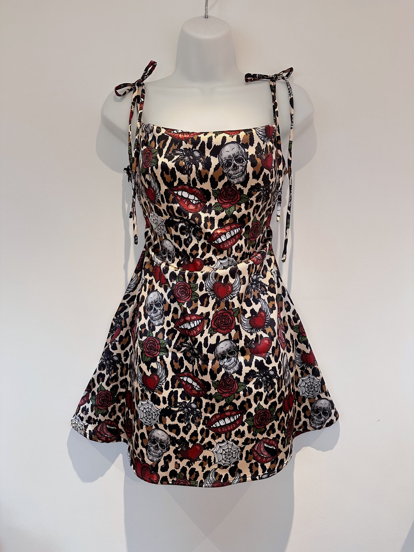 Skulls N Roses mini - UK8 - SAMPLE - riabelle.bespoke